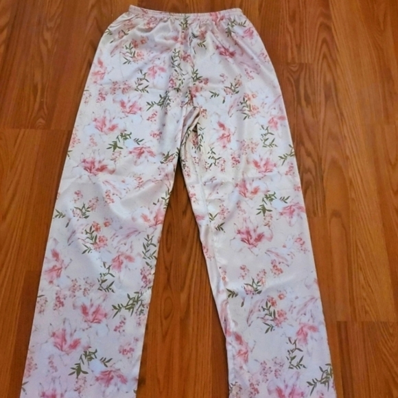 Womens (M) 3 PC Floral Pajama Set - Picture 5 of 7